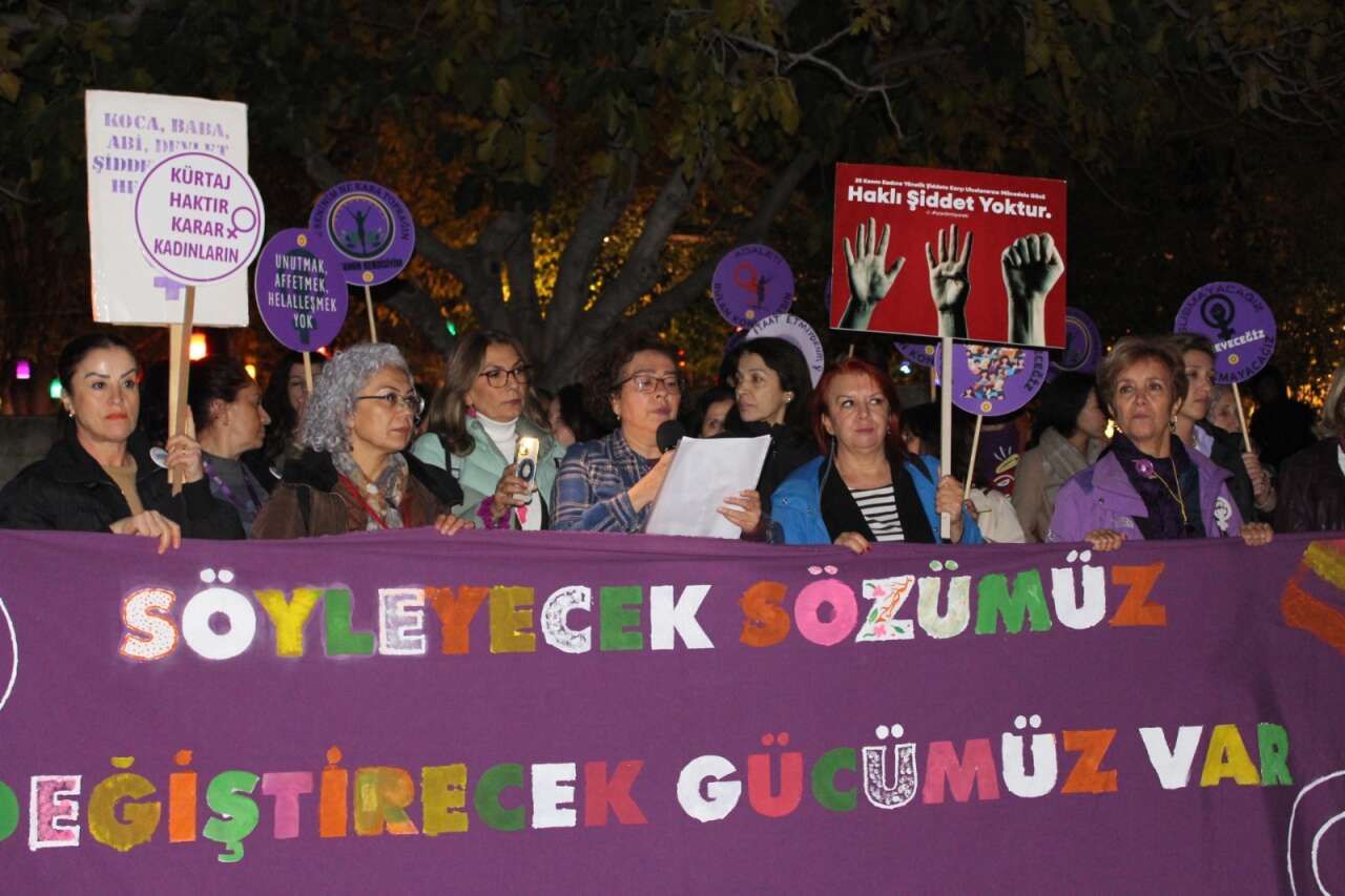 Menteşe Kadın Platformu, 25 Kasım’da Sokakları Doldurdu: “Dünya Yerinden Oynar, Kadınlar Özgür Olsa!” 14